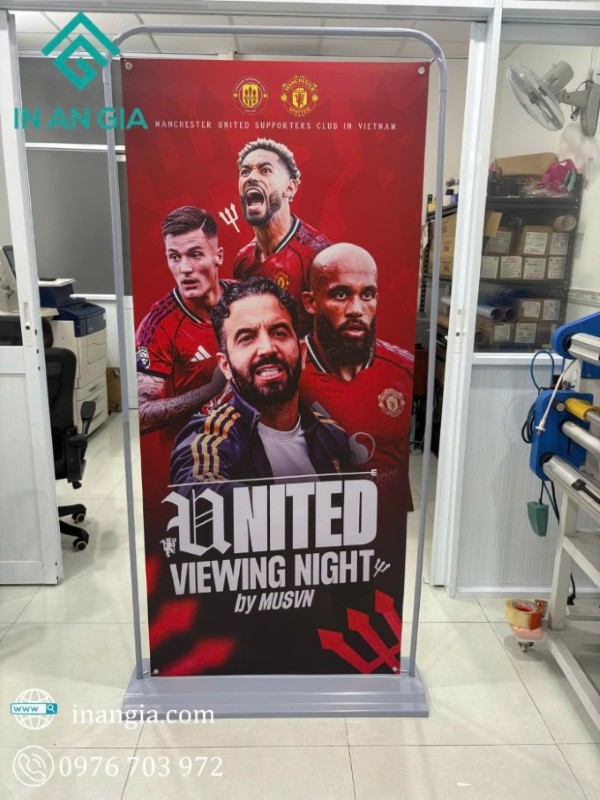 Mẫu standee sự kiện United Viewing Night dành cho người hâm mộ bóng đá.